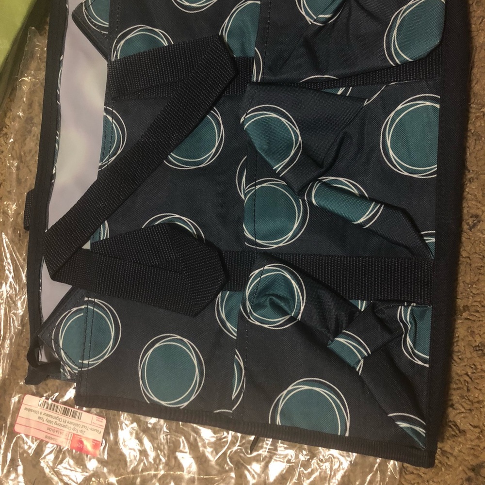 Zip top organizing tote- la do dot